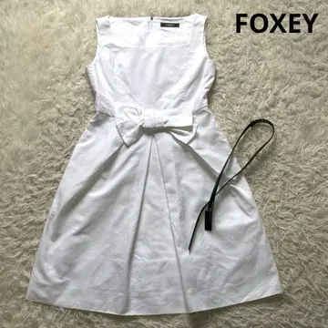 FOXEY 프론트 리본 스퀘어 넥 슬리브리스 원피스 벨트 포함