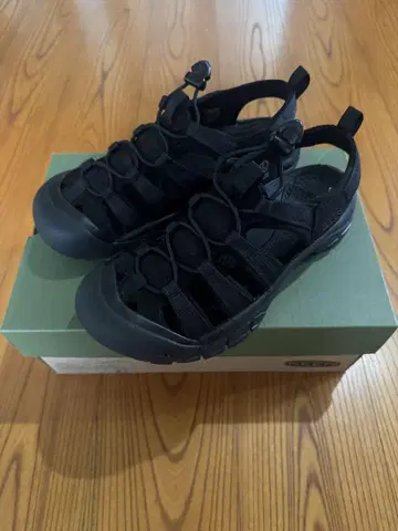 keen 스포츠 샌들 블랙 25.5cm