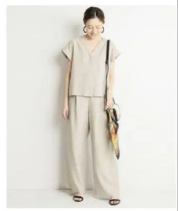 이에나 베이지 V넥 셋업