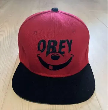 OBEY 캡 레드/블랙