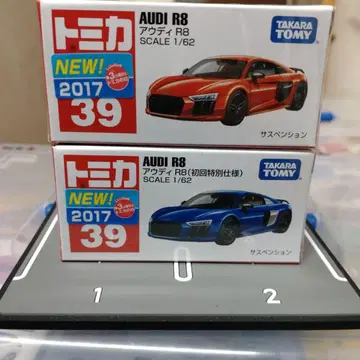 타카라토미 AUDI R8 1/62 일반 버전, 첫회 특별 사양 2대 세트