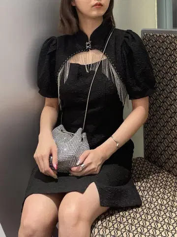 블랙 반팔 미니 원피스 프릴