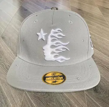Hellstar Studios fitted hat 캡 C