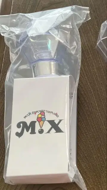 M!LK 응원봉 3개