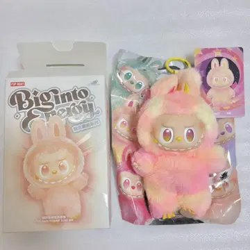 Labubu big into energy LOYALTY 에너지