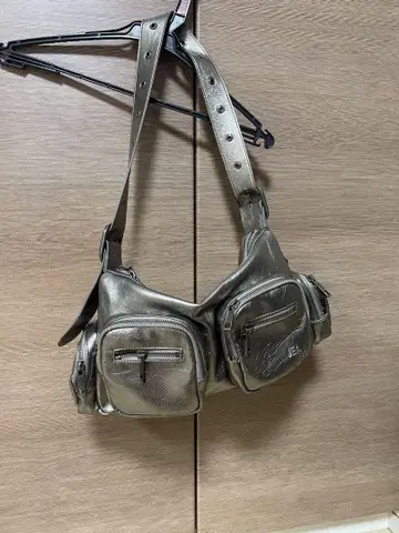 가죽 바디백 그레이 3 포켓