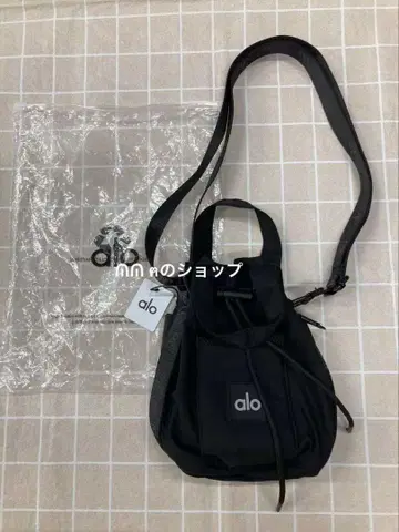 ALO Yoga 숄더백 미니 블랙