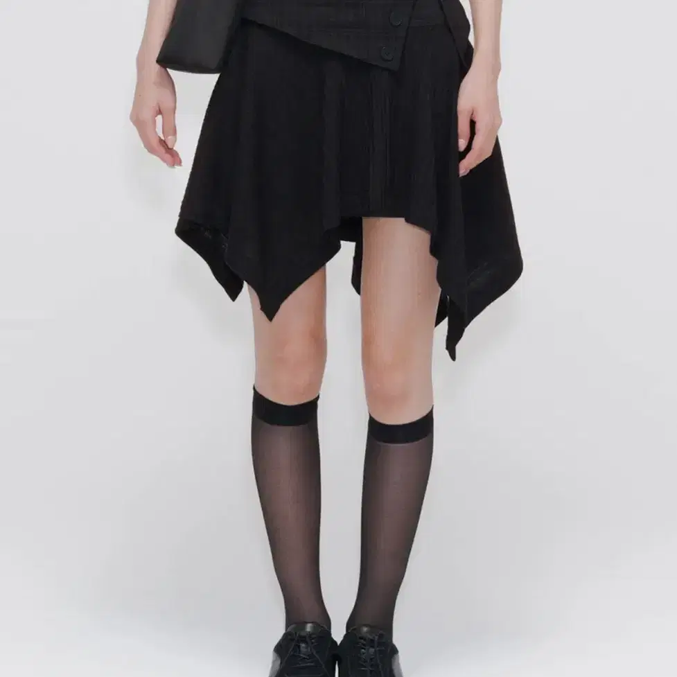 Miseki Seoul Unbalanced Flow Mini Skirt on Bunjang Global Site.
