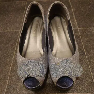 힐즈 애비뉴 데님 펌프스 웨이브 밑창