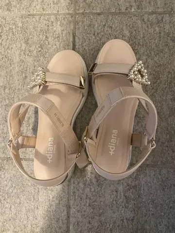 새상품급 플러스 다이애나 비쥬 버클 샌들 통굽 핑크 24cm