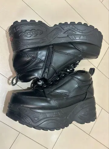 요스케 통굽 스니커즈