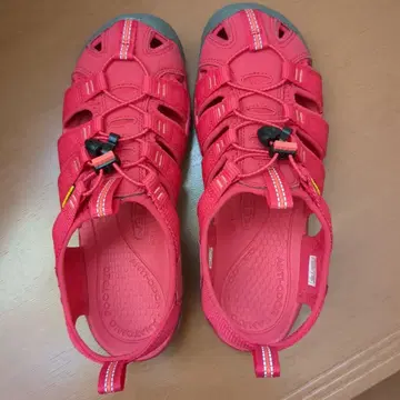 KEEN 샌들