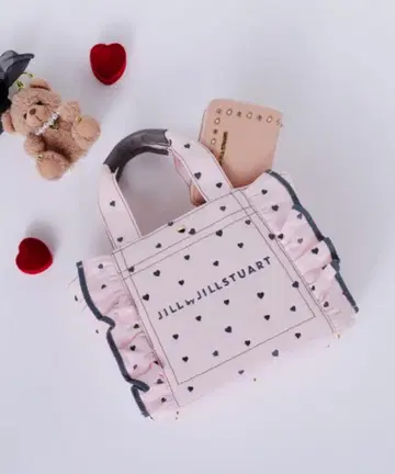 질스튜어트 하트 프릴 토트