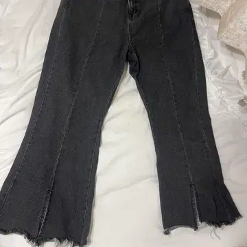 블랙 프린지 밑단 데님 팬츠