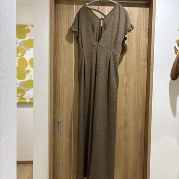 Suzanne, yumi 콜라보 상품 V넥 살로펫 L 사이즈