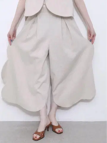 comme soi 콤소 라운드 팬츠