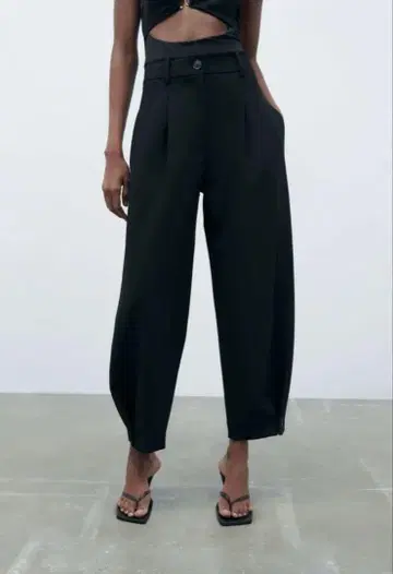 자라 다트 디테일 큐롯 핏 팬츠