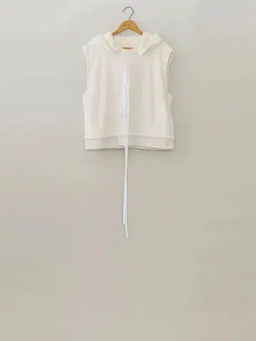 MASU(MASU) 슬리브리스 후드 집업