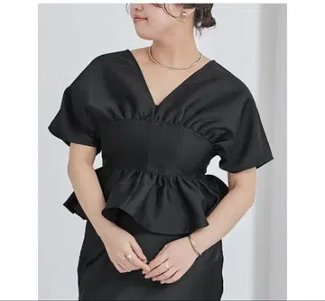 블랙 반팔 딥 V 넥 크롭 프릴 탑 M