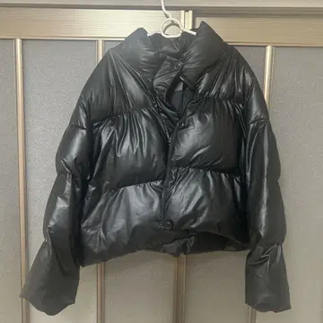 블랙 숏 기장 다운 자켓