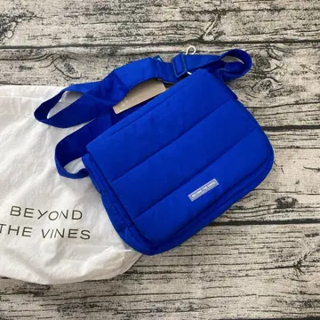 BEYOND THE VINES 숄더백