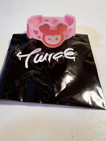 TWICE 러버 밴드 허벅지