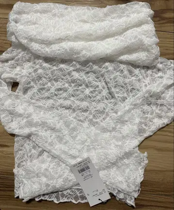 미사용 새상품 EVRIS 에브리리스 레이스 오프 숄더 컷 탑 화이트