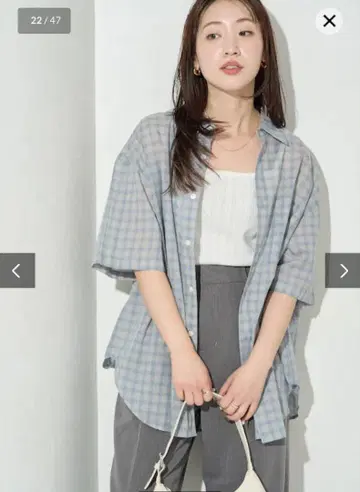 오버 사이즈 반팔 셔츠 그레이와 스카이블루 체크