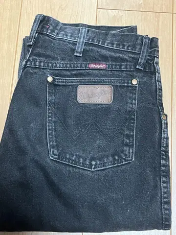 Wrangler 블랙 데님 스트레이트 레그