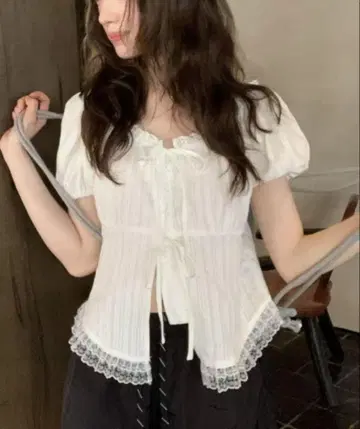 레이스 리본 포함 반팔 상의