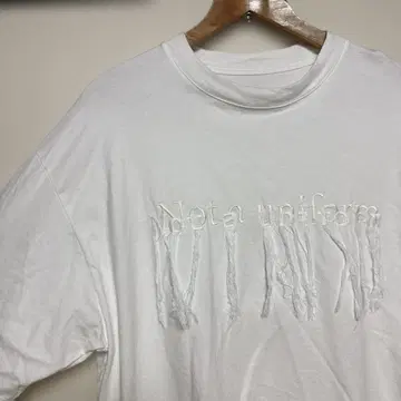 Lui's 티셔츠 자수 not a uniform