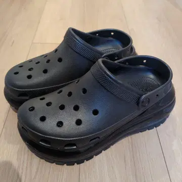 Crocs 메가 크러쉬 크로그 블랙 통굽 샌들 27cm