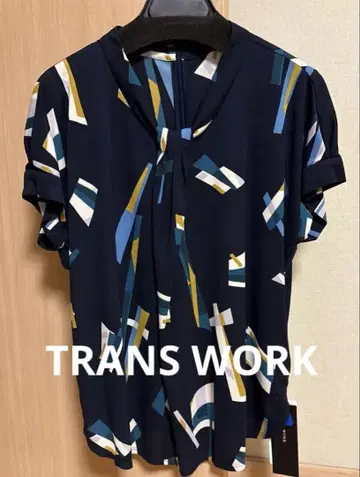 TRANS WORK 네이비 반팔 블라우스
