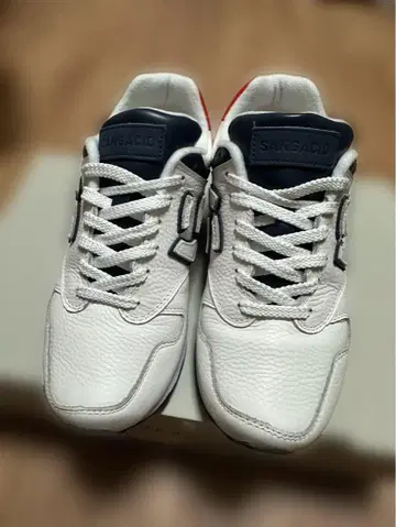 산가치 스니커즈 뉴 트리콜로 10주년 모델 23cm