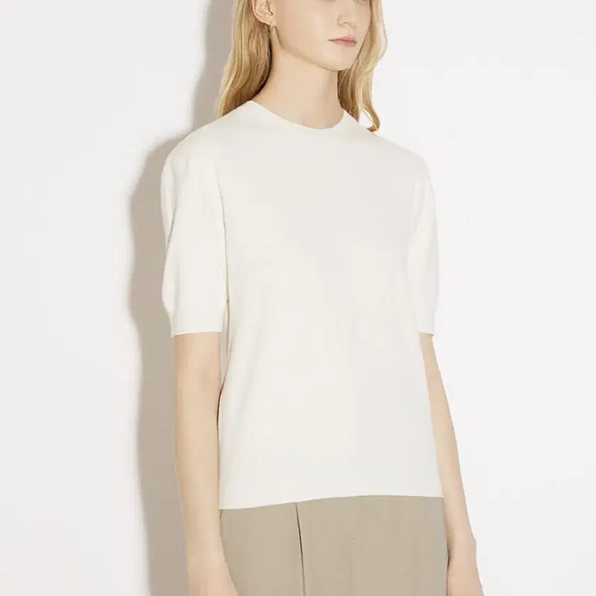 ★SCHNEE★TART SLEEVLESS - WHITE★正規品/韓国直送料込/人気 List) Sweet Short Sleeve Knit Ivory on Bunjang Global Site.