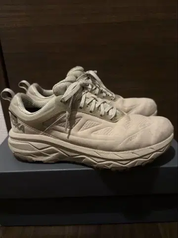 호카오네오네 베이지 스니커즈