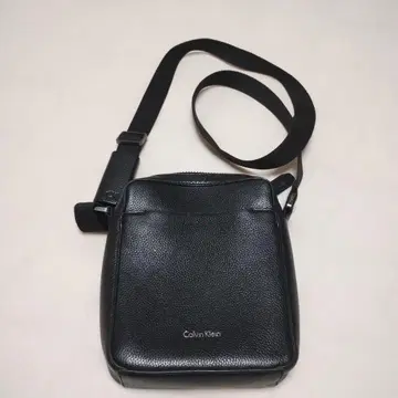 캘빈클라인 가죽 숄더백 블랙