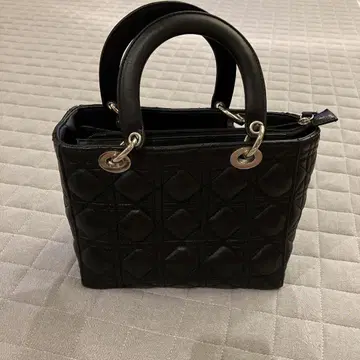 블랙 퀼팅 핸드백
