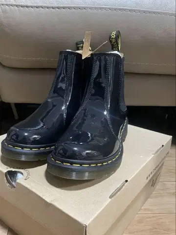 Dr. Martens 블랙 사이드 고어 부츠 새상품 미사용