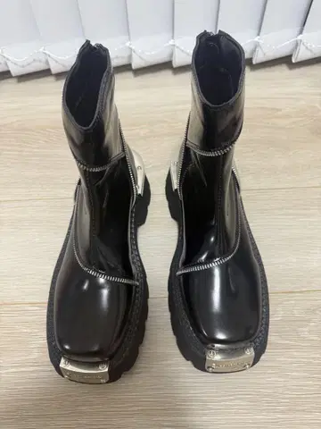 가죽 부츠, 지퍼 포함