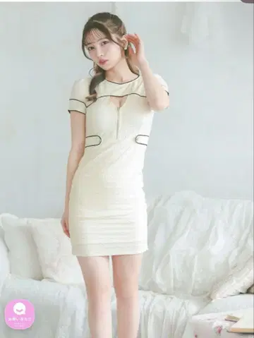 아이보리 타이트 핏 미니 드레스