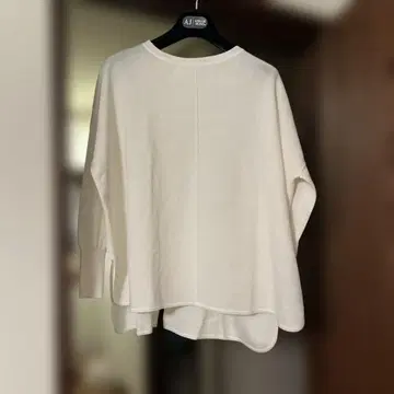 비어즐리  가벼운 풀오버 아이보리