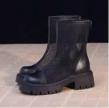블랙 메쉬 부츠