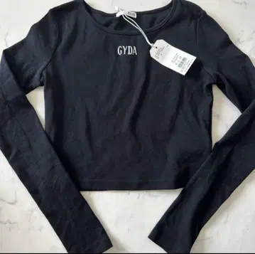 GYDA 블랙 크롭 상의 긴팔