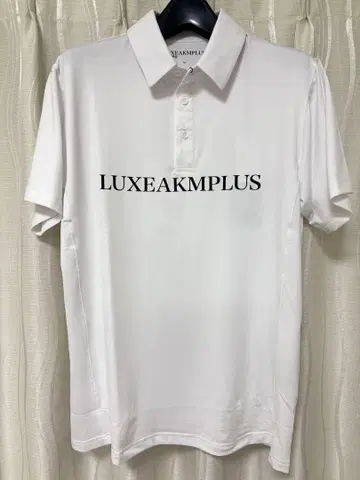 LUXEAKMPLUS 프론트 로고 반팔 피케 셔츠