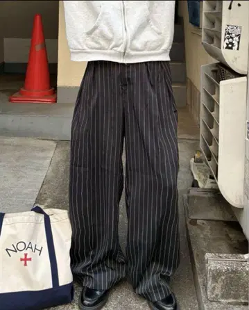 블랙 스트라이프 와이드 팬츠 M 사이즈