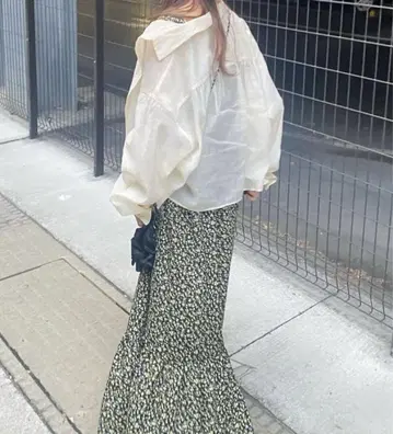로리즈팜 시어 셔츠 숏 기장 아이보리