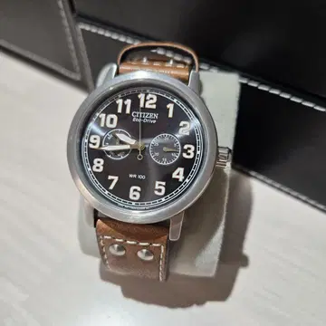 CITIZEN Eco-Drive 블랙 다이얼 가죽