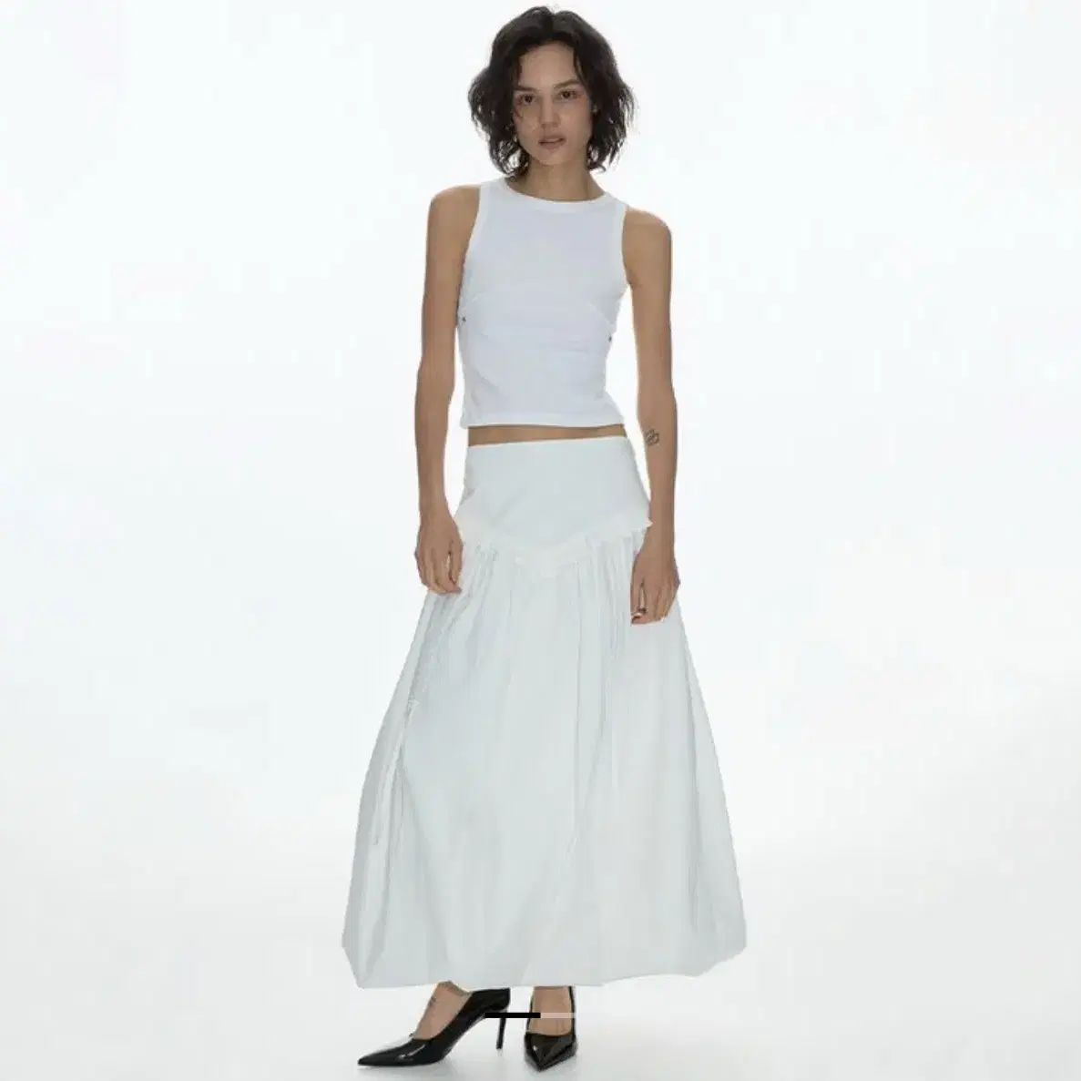 【WOOHWA】MILLI FRILL SHIRRING LONG SK Uhwa MILLI FRILL SHIRRING LONG SKBLACK Skirt on Bunjang