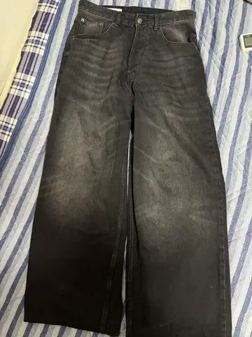 자라 엑스트라 배기 데님 블랙